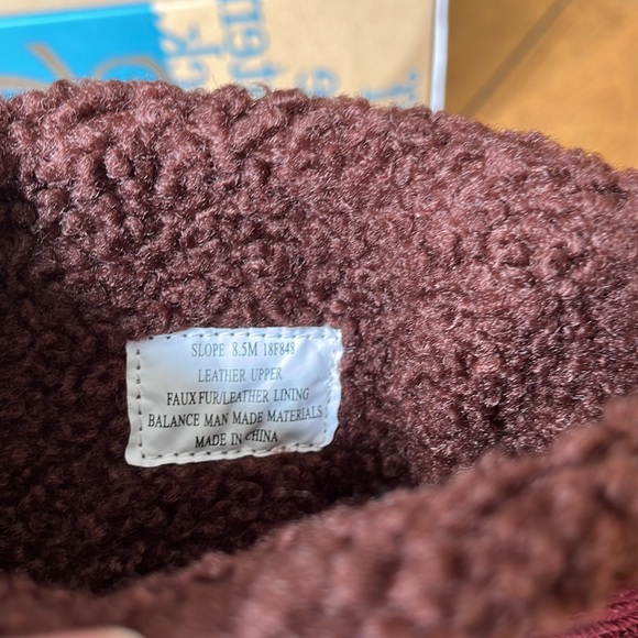 Brand New Dark burgundy in color- OTBT Boot -winter close out 7, 8 1/2 and 9 - Picture 5 of 7